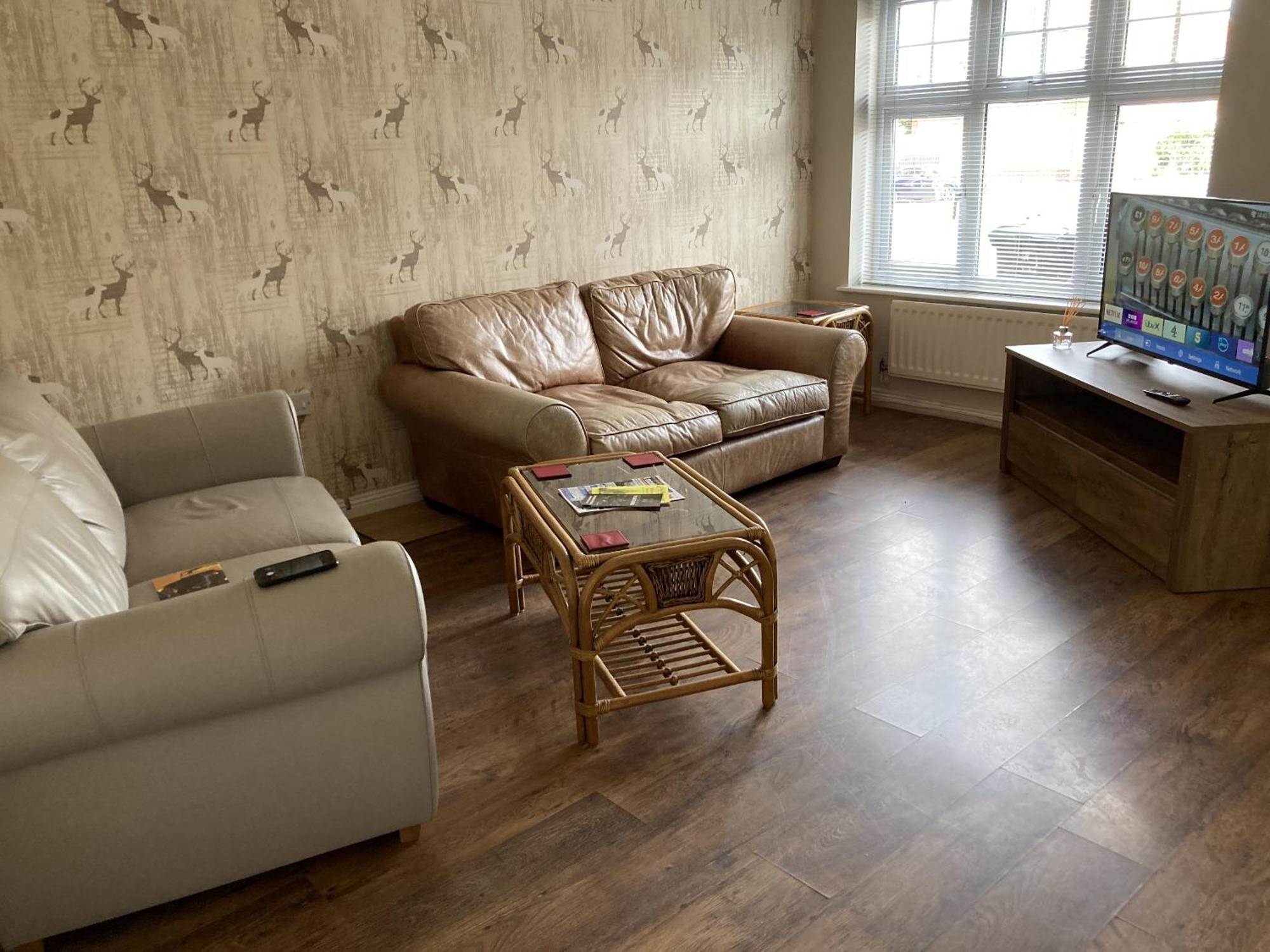 Quiet 3 Bed Semi With Off Street Parking Villa Bingham Exterior photo